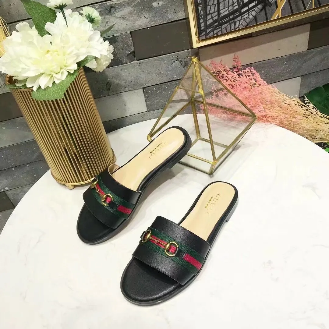 👟👟Ex-factory price 280👟👟 Gucci slippers. All in sheepskin. Sheepskin feet with original GUCCI bronze buckles. High-end atmosphere. Wear-resistant and non-slip branded rubber outsole. 35-42 yards. (41*42 can be customized, non-refundable and non-exchangeable* Welcome new and old customers to sell as shown in the picture)